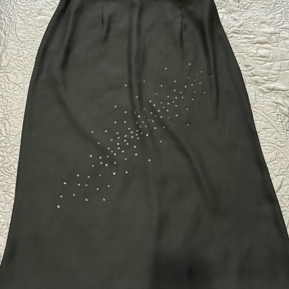 LINDOR PETITE BLACK MIDI SKIRT
